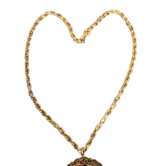 Tortoise shell antique gold tone Cameo pendant necklace - Picture 3 of 6